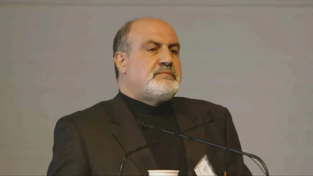 Нассим Талеб считает, что вероятность «хвостовых рисков» на фондовом рынке фундаментально недооценена / Фото: YouTube/NYU Marron Institute of Urban Management