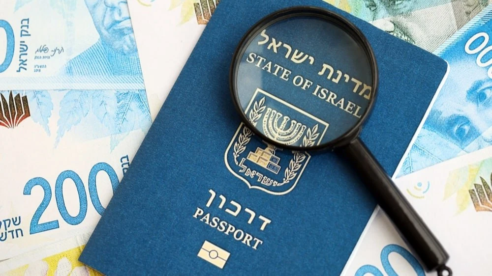 Израильские банки в начале 2026 года усилили проверку новых релокантов на налоговое резидентство России / Фото: Mehaniq / Shutterstock.com