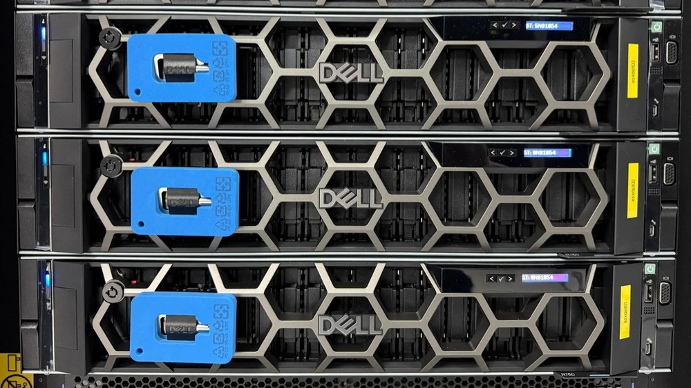 Quarterly sales of Dell servers optimized for artificial intelligence soared nearly fivefold / Photo: Izwanriza/Shutterstock.com