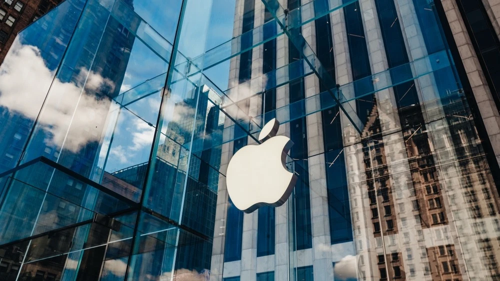 Apple stock has begun to be seen by some investors as a safe haven in an overly volatile market. Photo: Xeniia X / Shutterstock.com