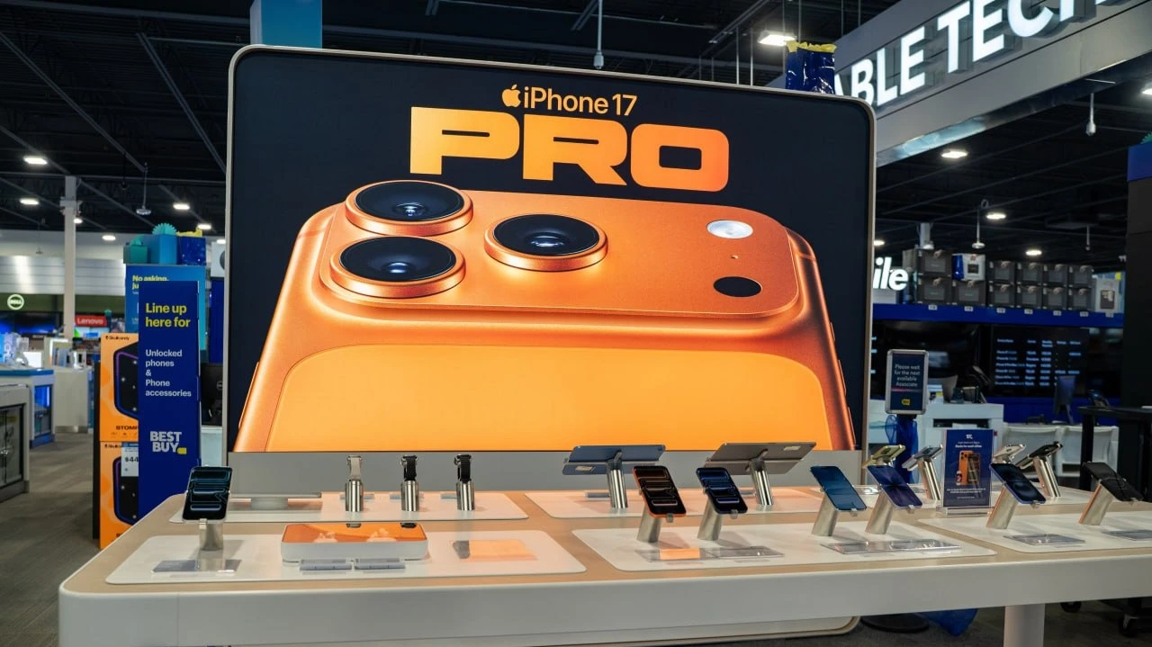 Аналитики ожидают сильнейшего с 2013 года спада продаж смартфонов/Фото: shutterstock.com/Erman Gunes