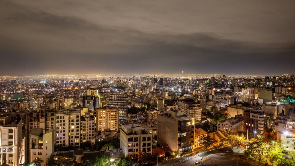 Меньше чем за сутки с начала операции в Иране поражены сотни целей. На фото — ночной Тегеран  / Фото: Shutterstock.com
