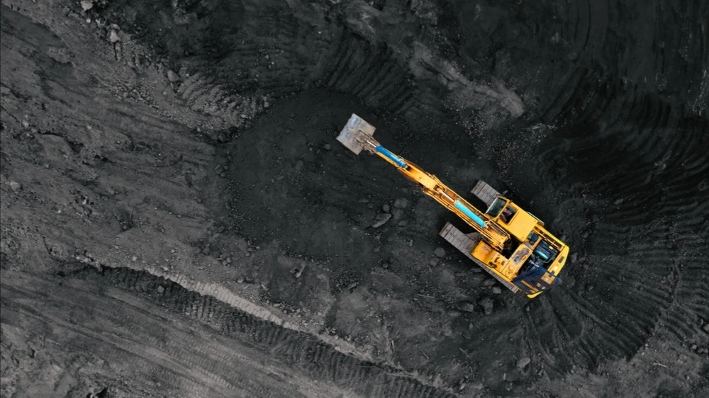 Coal futures hit highs in just over a year amid disruptions to gas supplies through the Strait of Hormuz / Photo: Maksim Safaniuk / Shutterstock