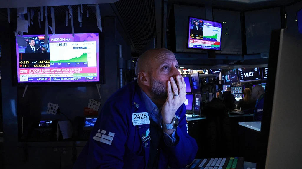 После начала операции США и Израиля против Ирана фондовые рынки падают. Фото: Spencer Platt/Getty Images