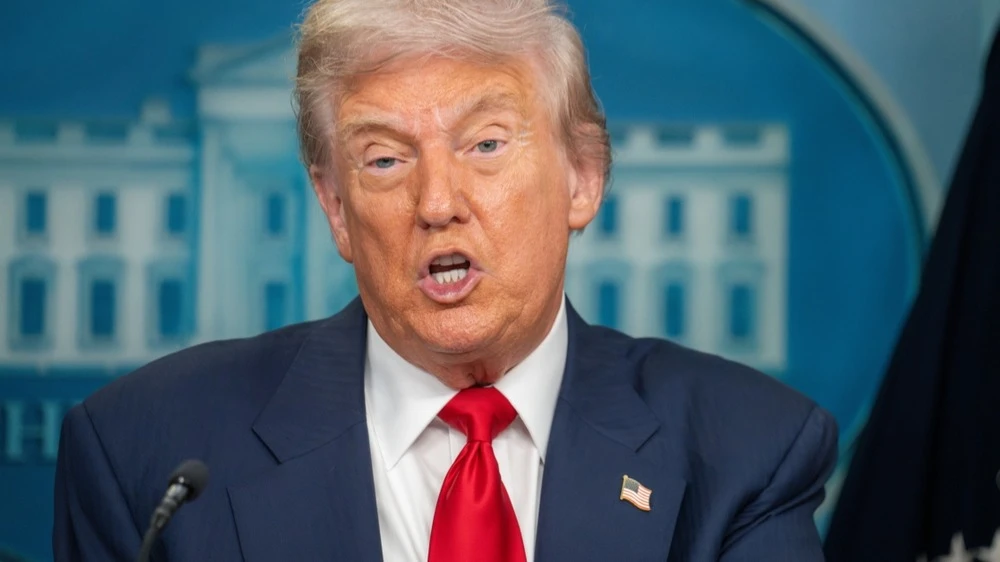 ФМинистр финансов США Скотт Бессент заявил, что объявленные президентом США Дональдом Трампом пошлины вырастут с 10% до 15%. Фото: Joey Sussman/Shutterstock