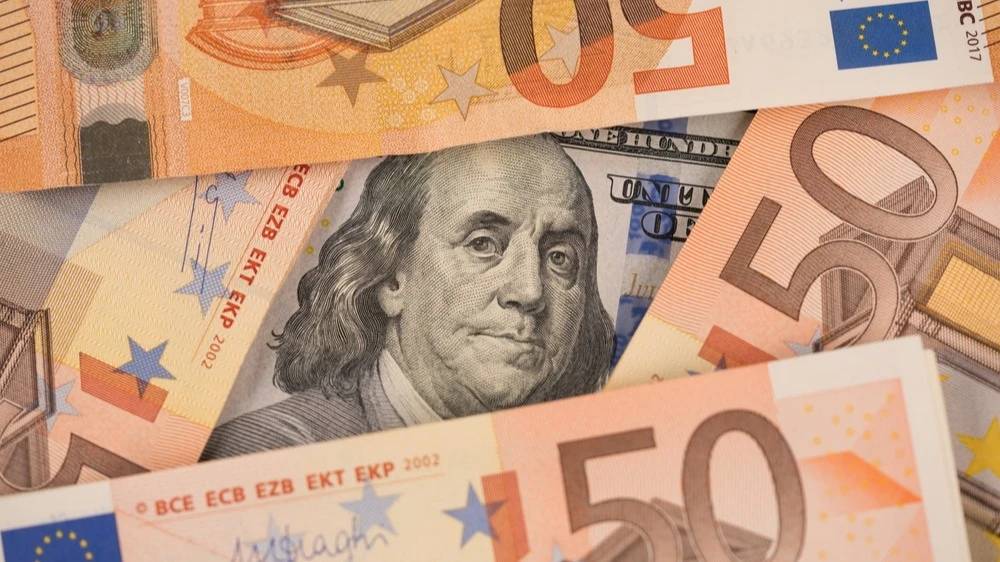 Reuters: strengthening of the dollar amid the war may be short-term / Photo: Iryna Mylinska / Shutterstock