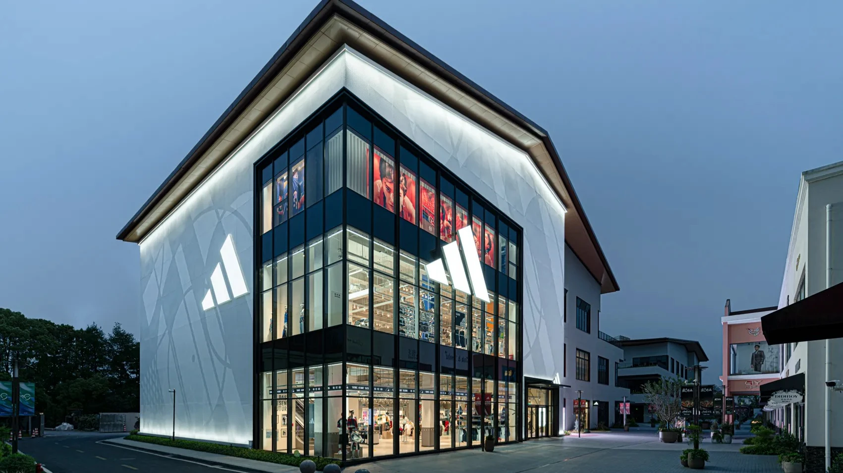 Adidas представил слабый прогноз по прибыли на 2026 год: акции упали до минимального за три года уровня / Фото: adidas-group.com