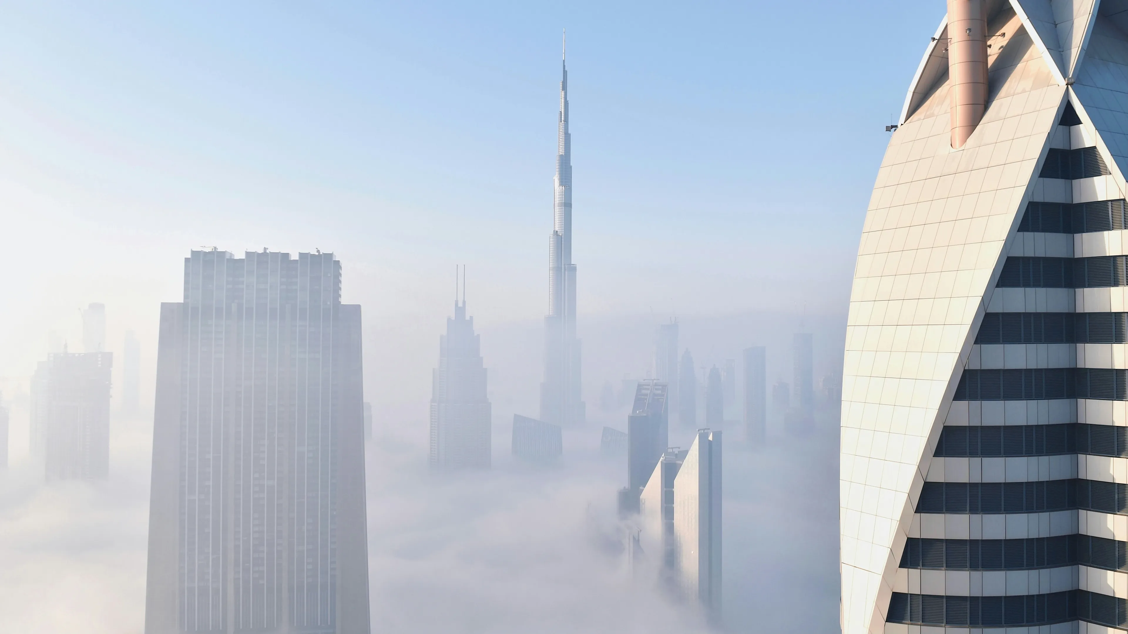 С 28 февраля со стороны Ирана по ОАЭ были выпущены 200 ракет и 800 дронов. Фото: Amir Hanna / Unsplash.com