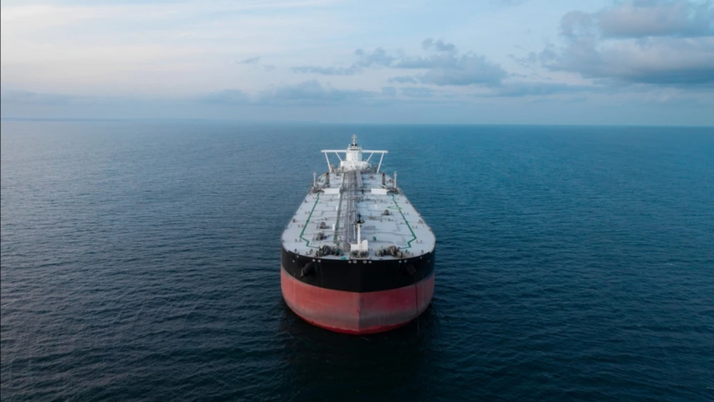 Сообщается как минимум о двух танкерах, атакованных на якорных стоянках в Персидском заливе в четверг / Фото: Clare Louise Jackson/ Shutterstock.com