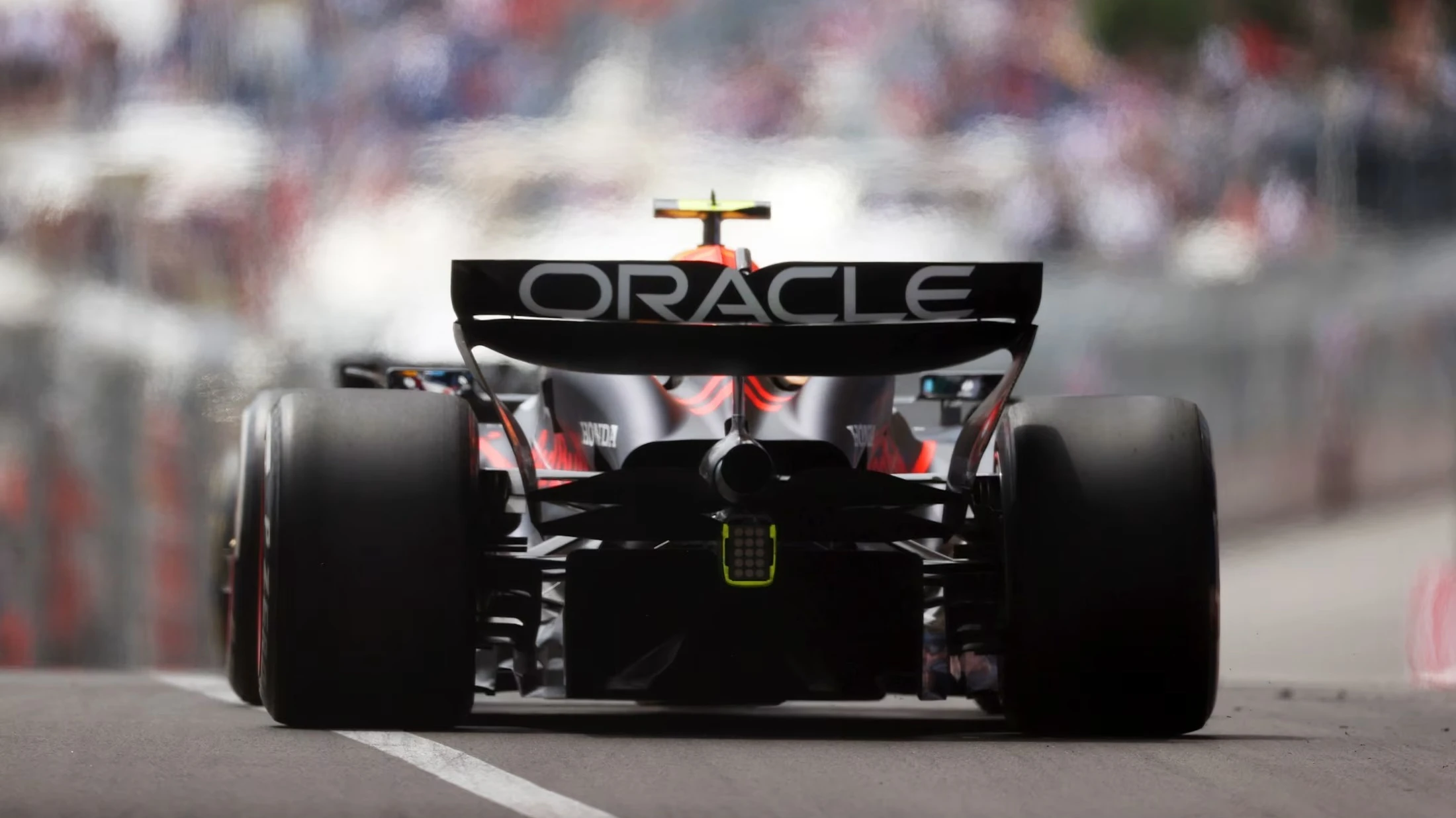 Oracle готовит увольнения тысяч сотрудников, чтобы оплатить строительство дата-центров — Bloomberg / Фото: X / redbullracing