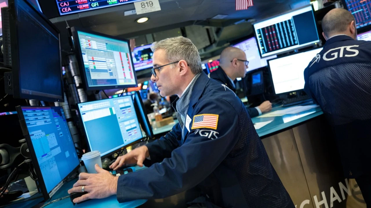 Резкий рост цен на нефть 9 марта замедлился, Brent торгуется в плюсе на 10,46%, по $102,4 за баррель / Фото: X / NYSE