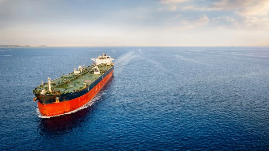 Закрытие Ормузского пролива вызвало крупнейший сбой поставок нефти в истории/Фото: shutterstock.com/Sven Hansche