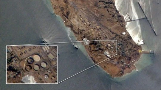 Через терминал на острове Харк проходит 90% нефтяного экспорта Ирана / Фото: NASA