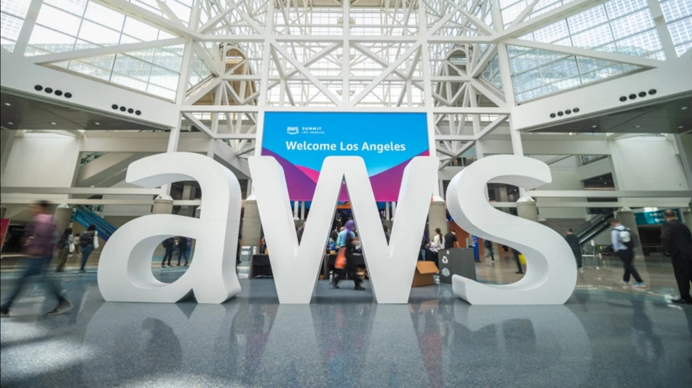 Amazon plans to float about $41 billion in bonds to expand its cloud infrastructure / Photo: logoboom / Shutterstock.com