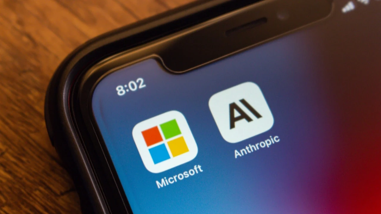 Microsoft поддержала Anthropic в судебном споре с Пентагоном / Фото: Koshiro K / Shutterstock.com