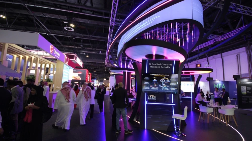 Война на Ближнем Востоке угрожает сорвать амбиции Саудовской Аравии и ОАЭ стать региональными центрами облачных и ИИ-сервисов / Фото: Arnold O. A. Pinto / Shutterstock.com