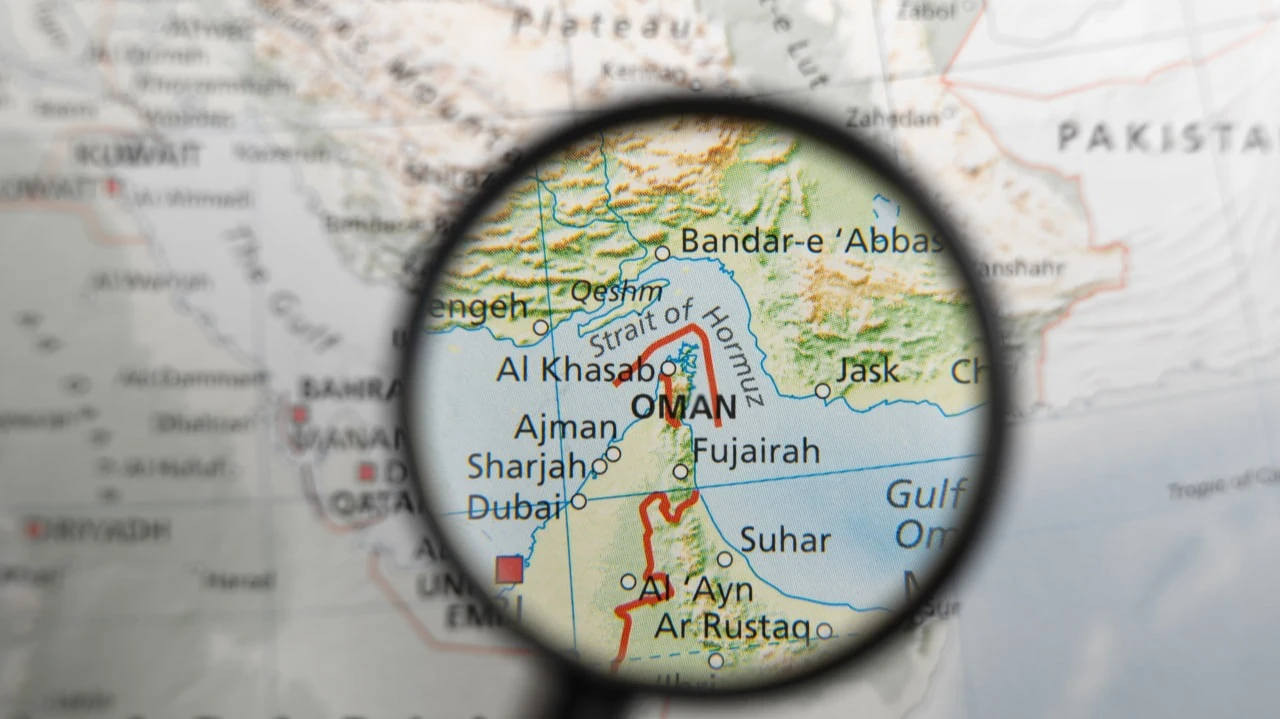 В Ормузском проливе продолжаются атаки по судам / Фото: La Terase / Shutterstock.com