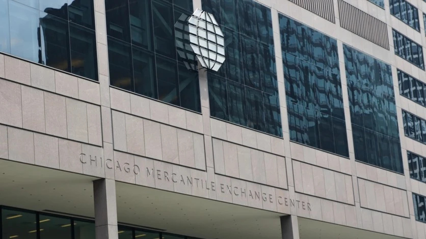 Руководство крупнейшей площадки для торговли деривативами CME предостерегло администрацию президента США Дональда Трампа от вмешательства в рынок нефтяных фьючерсов / Фото: Frennet Studio / Shutterstock.com