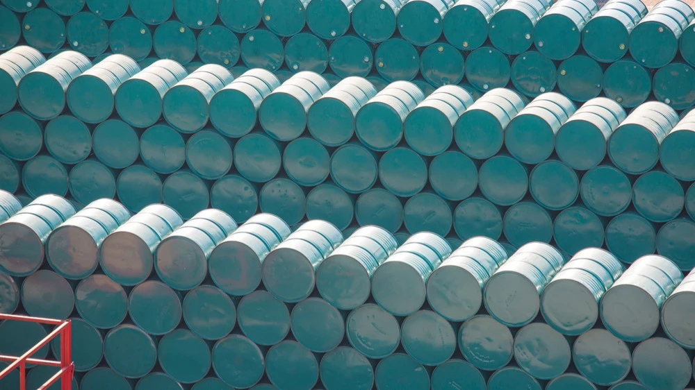 Война США с Ираном может удержать нефть на экстремально высоких уровнях, но нет никаких гарантий, что риски себя исчерпают, даже если конфликт будет завершен / Фото: noomcpk / Shutterstock