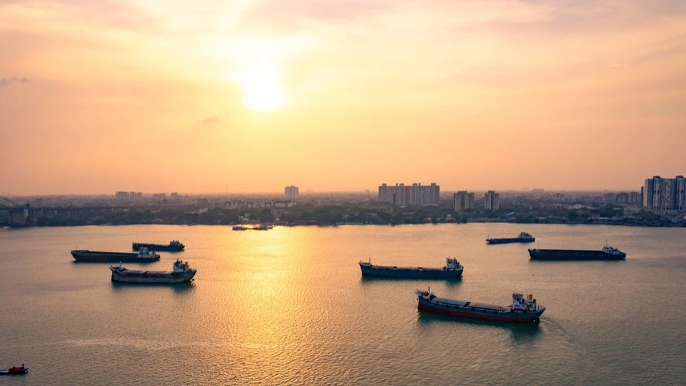 Франция и Италия начали переговоры с Ираном о проходе судов через Ормузский пролив/Фото: shutterstock.com/Arnav Pratap Singh