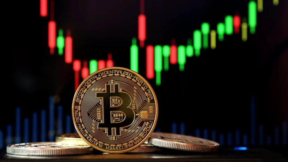 Биткоин на торгах 16 марта подорожал на 3,7%. Фото: Oporty786/Shutterstock