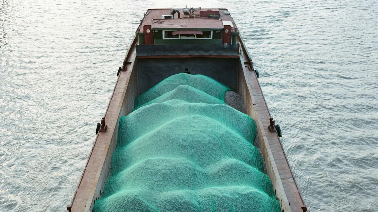 Согласно данным Global Change Data Lab 48% населения Земли получают продовольствие благодаря азотным удобрениям — без них урожаи снизились бы драматически. Фото: kennyzhang29 / Unsplash.com