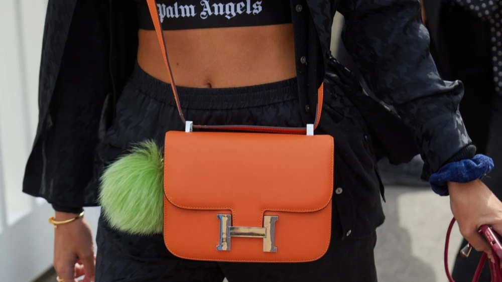 War in Iran negatively affects demand for luxury brands / Photo: andersphoto / Shutterstock.com