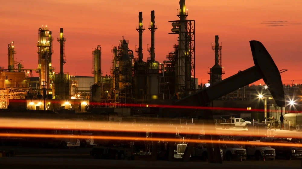 Brent crude oil rose in price by more than 3% at trading on March 17 / Photo: Shutterstock.com/Matt Gush