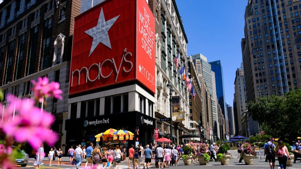 Macys второй год реализует стратегию по преобразованию компании / Фото: NYC Russ / Shutterstock.com
