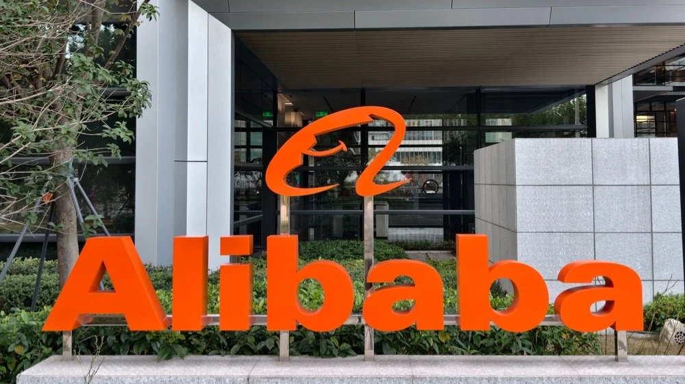 Американские депозитарные расписки (ADR) китайского технологического гиганта Alibaba снизились почти на 10% на торгах, 19 марта. Фото: Robert Way/Shutterstock