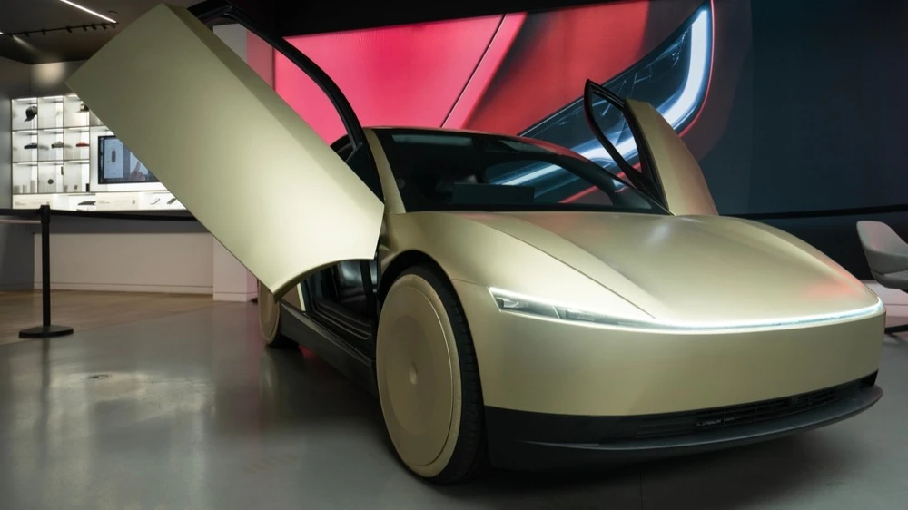 Аналитики UBS понизили прогноз по поставкам электромобилей Tesla / Фото: Tada Images / Shutterstock.com