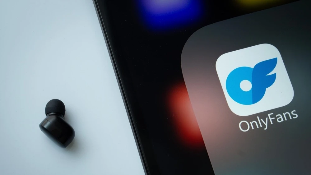 Владелец OnlyFans вел переговоры о продаже компании, и потенциальный покупатель видел возможность для IPO платформы / Фото: Bangla press / Shutterstock.com