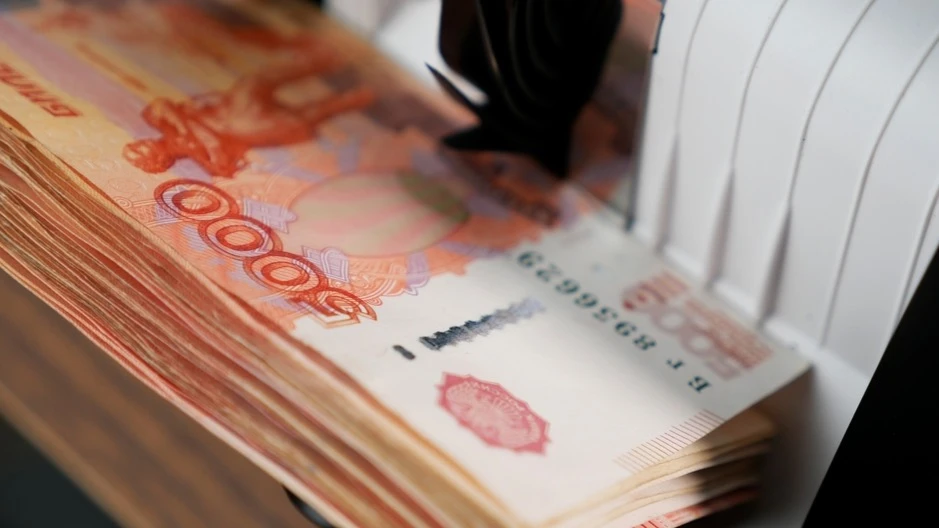 Weak dynamics of industrial production and too strong ruble, according to exporters, are among the factors bringing Russias economy closer to stagnation / Photo: Semyon Prudiy / Shutterstock.com