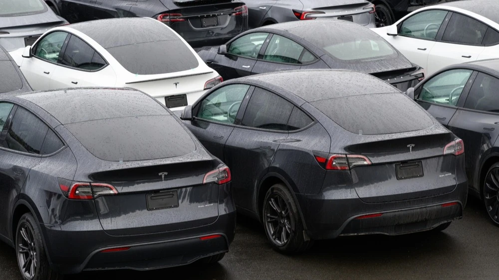 Продажи Tesla в Европе пошли вверх после более чем года снижения / Фото: Ian Dewar Photography/Shutterstock.com