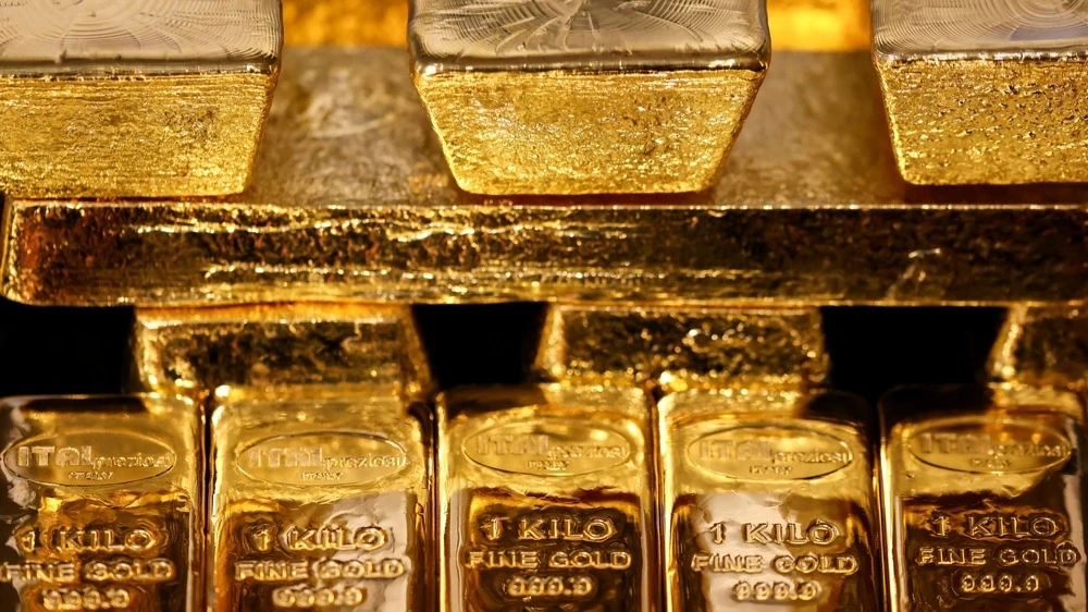 Золото за время иранской войны сильно упало в цене вопреки ожиданиям / Фото: Alessia Pierdomenico/Shutterstock.com