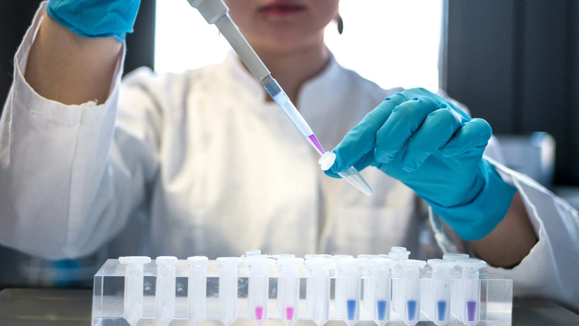 Котировки Terns Pharmaceutical выросли почти на 6% на фоне интереса к ней американской Merck / Фото: Unsplash / Julia Koblitz