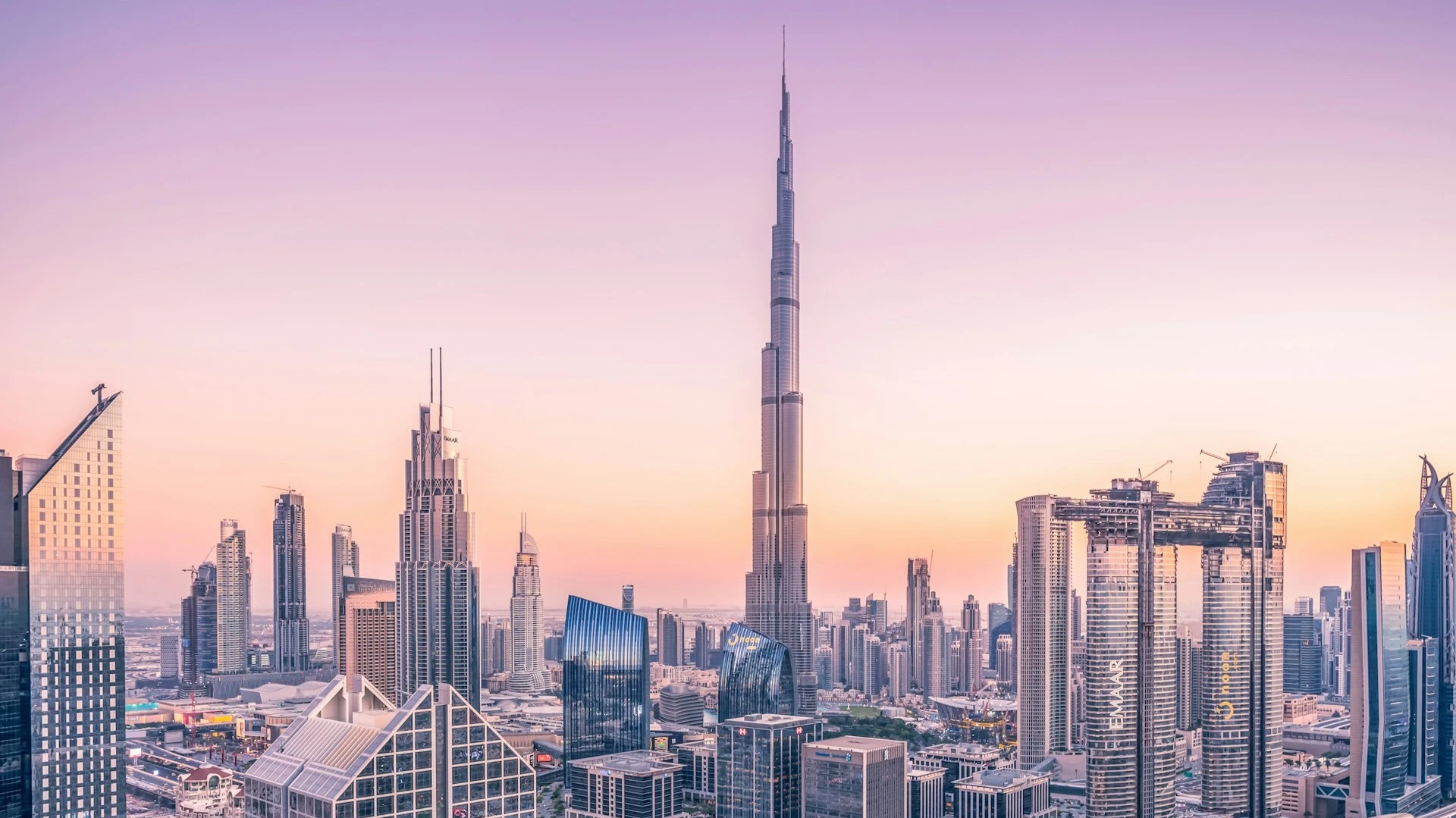 UAE developers do not exclude a drop in real estate prices of up to 30% / Photo: Unsplash / ZQ Lee