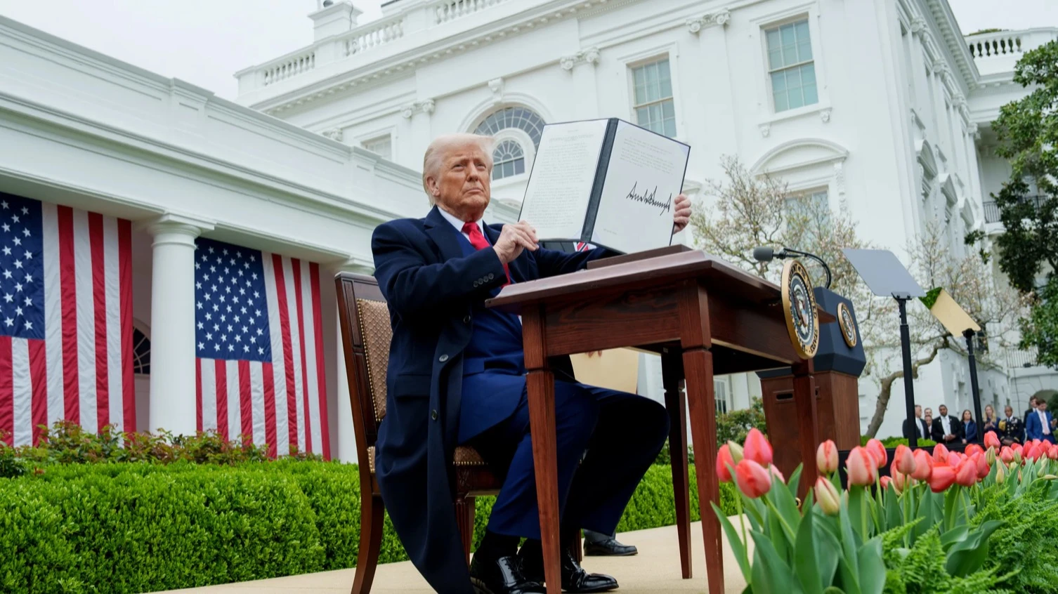 Президент США Дональд Трамп в апреле 2025 года объявил о введении пошлин на весь импорт в США. Фото: The White House