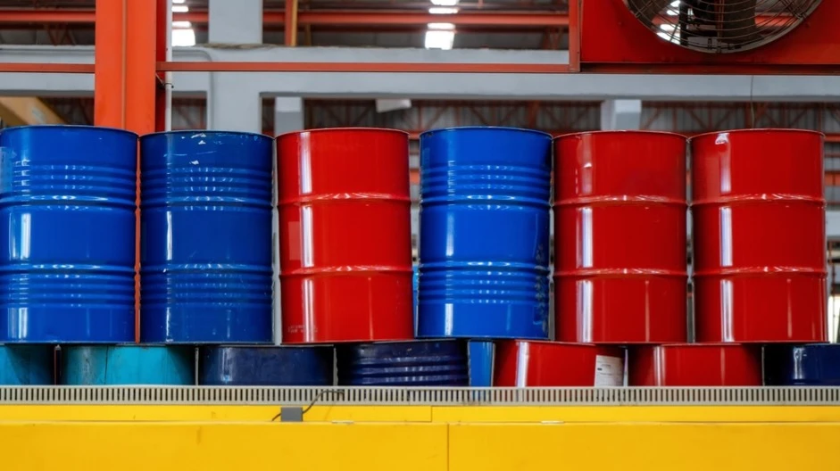 На рынке ощущается гигантский дефицит физических поставок из-за пропажи ближневосточной нефти. Фото: SORN340 Studio Images / Shutterstock.com