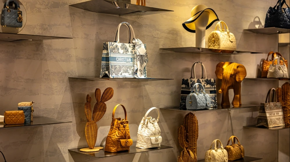 Капитализация LVMH и Hermès с начала месяца снизилась в сумме более чем на $80 млрд / Фото: monticello / Shutterstock.com