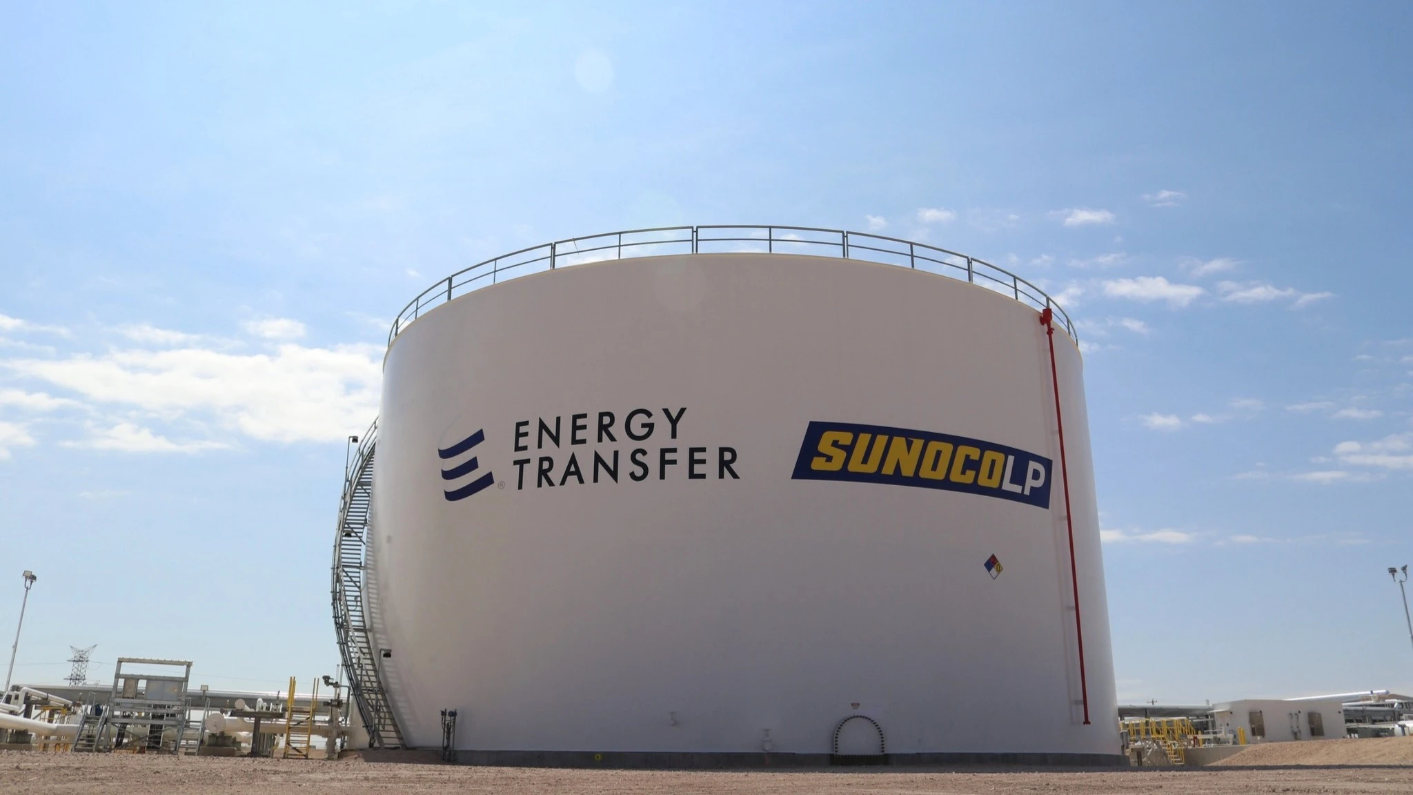 Аналитик Motley Fool посоветовал три акции с высокой дивидендной доходностью / Фото: Facebook / Energy Transfer