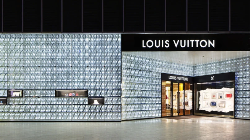 UBS посоветовал купить акции LVMH и еще шести производителей люкса / Фото: TonyV3112 / Shutterstock.com