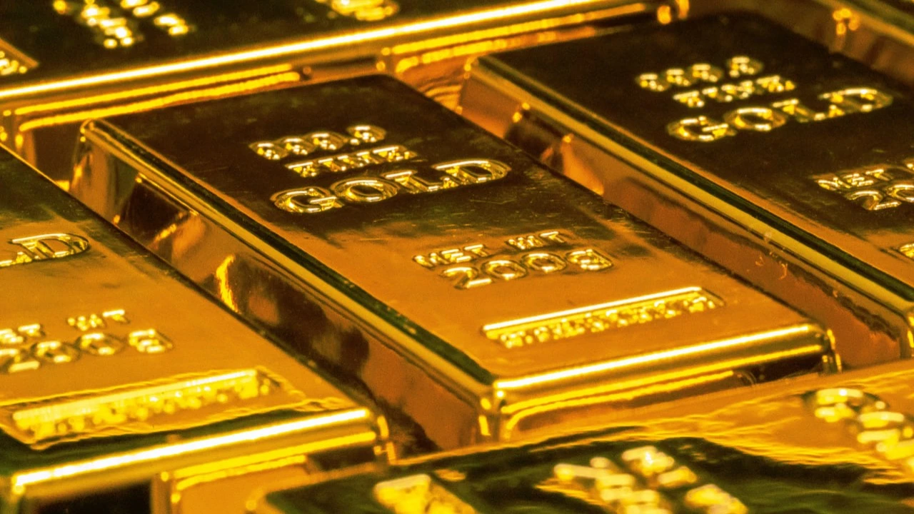 With the beginning of the war in Iran, gold began to fall in price, although it should have grown in value. At the same time, the situation on the paper and physical markets of the metal is radically different. Photo: Jingming Pan / Unsplash.com