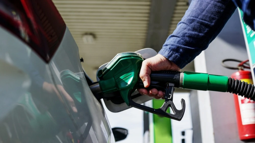 Средняя стоимость бензина в США превысила $4 за галлон / Фото: O. Kalacheva
 / Shutterstock