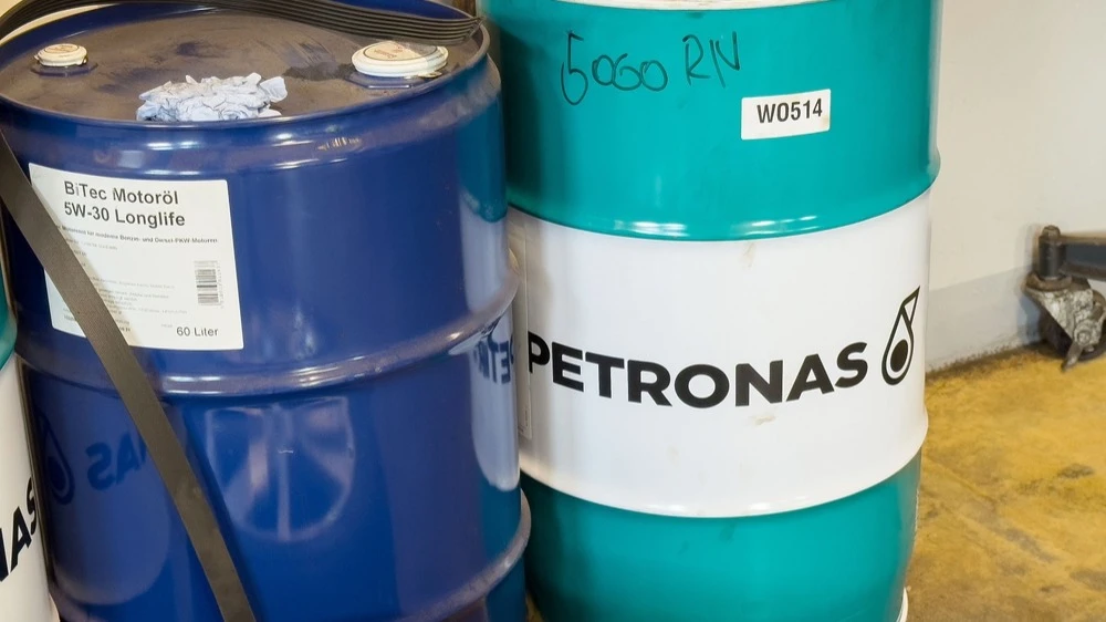 Oil rose in price on the morning of April 1 despite another statement by U.S. President Donald Trump about the imminent end of the Iranian war / Photo: HelgaQ/Shutterstock.com