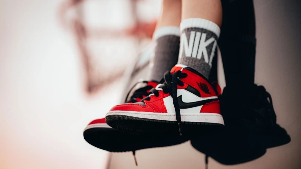 Nike shares decline amid weak forecast and falling sales in China / Photo: Wirestock Creators / Shutterstock