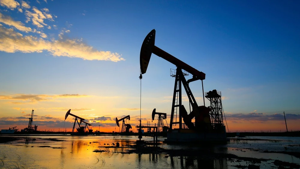 Companies that are engaged in the transportation and processing of hydrocarbons earn first of all on volumes, not on the cost of raw materials / Photo: Shutterstock.com