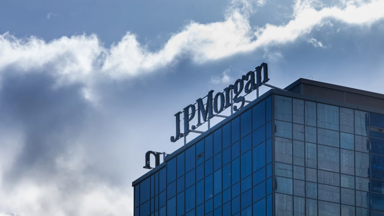 JPMorgan sees risk of oil jumping above $150 / Photo: Konektus Photo / Shutterstock.com