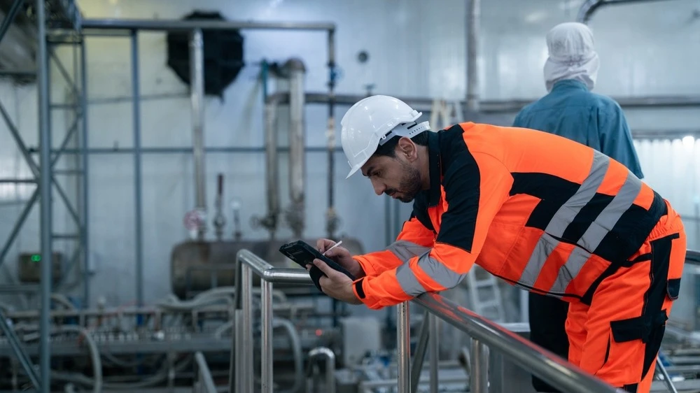 US employment rose in March, labor market remained weak / Photo: winnievinzence / Shutterstock