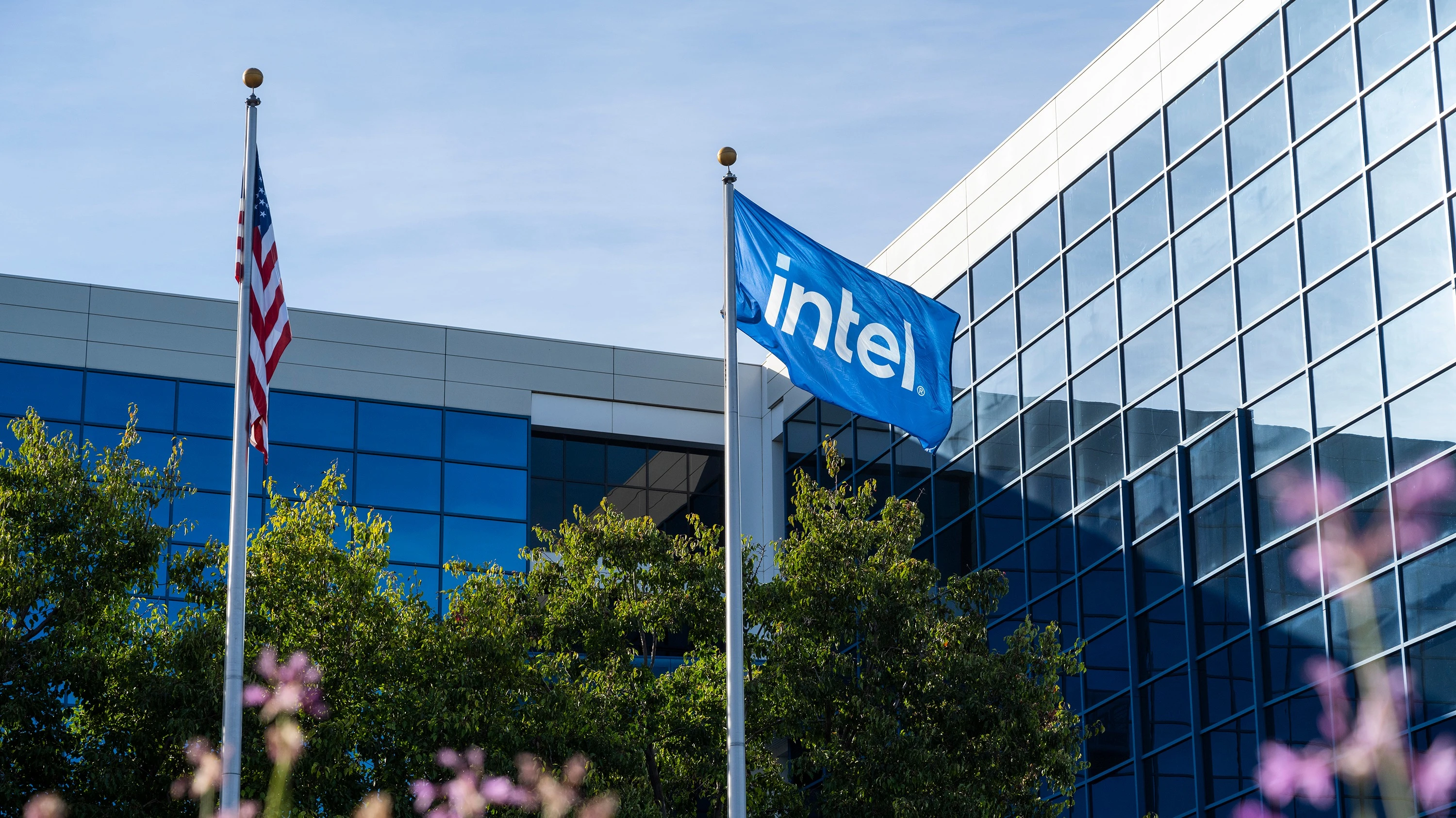 Intel shares could continue to rise if the company pulls out of an unfavorable partnership, says UBS / Photo: Intel